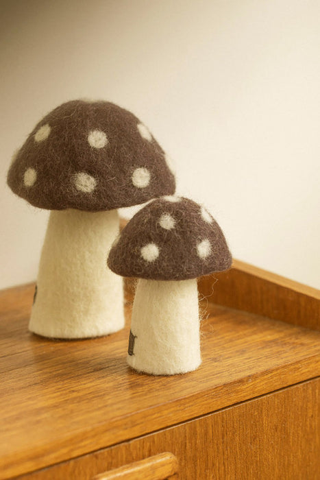 small dotty felt mushroom - chestnut
